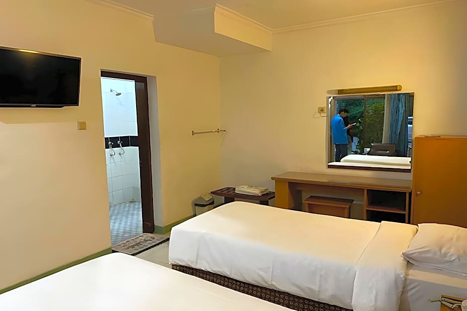 Hotel Lestari Near Lippo Plaza Mall Jember