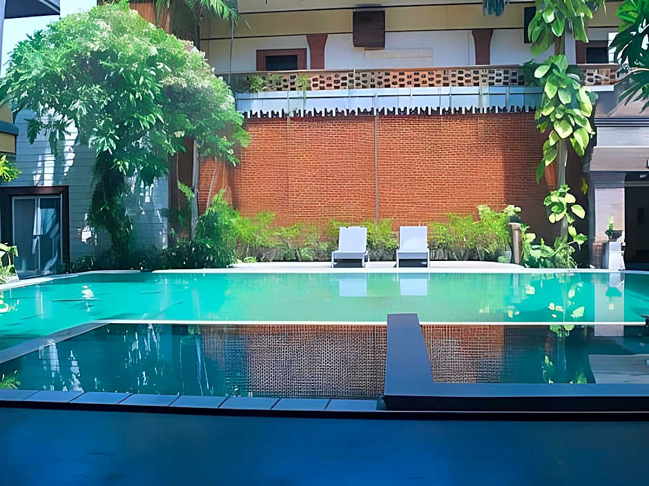 Super OYO Townhouse Oak Maxi Hotel Legian
