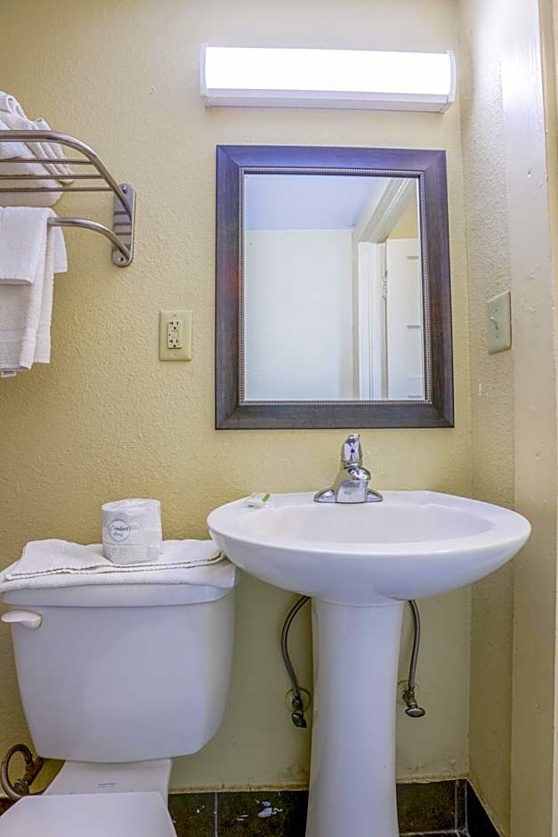 Budget Inn By OYO Natural Bridge I-81