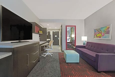 1 King Bed Studio Suite Nonsmoking