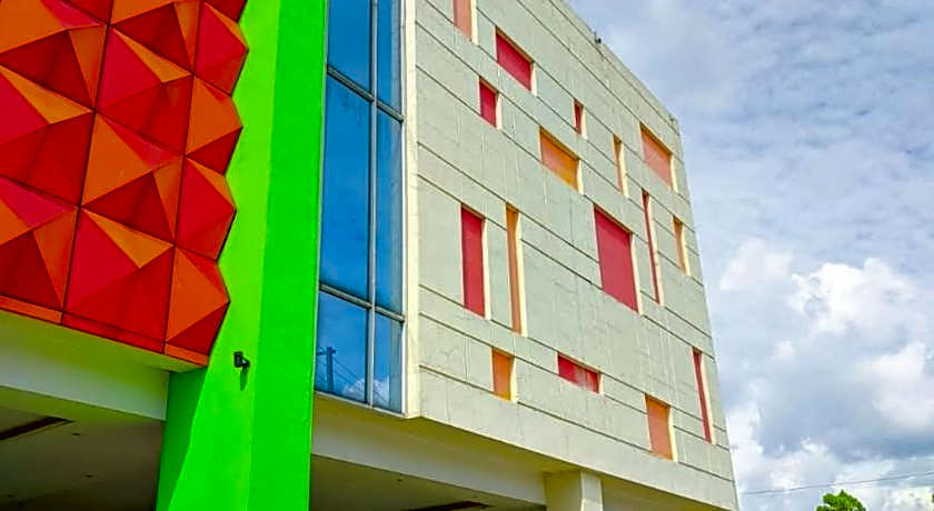 Front One Hotel Purwodadi