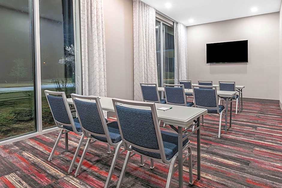 La Quinta Inn & Suites by Wyndham Lewisville