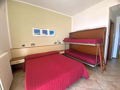 Quadruple Room with Sea View