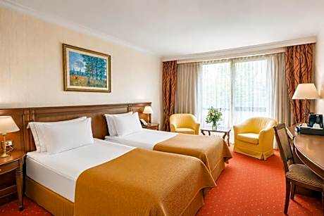 Executive Twin Room with Free Access to Relax Room