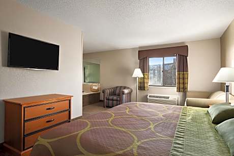 King Suite - Non-Smoking