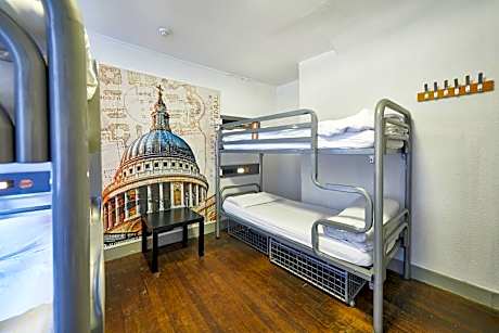 Bed in 6-Bed Mixed Dormitory Room with External Shared Bathroom