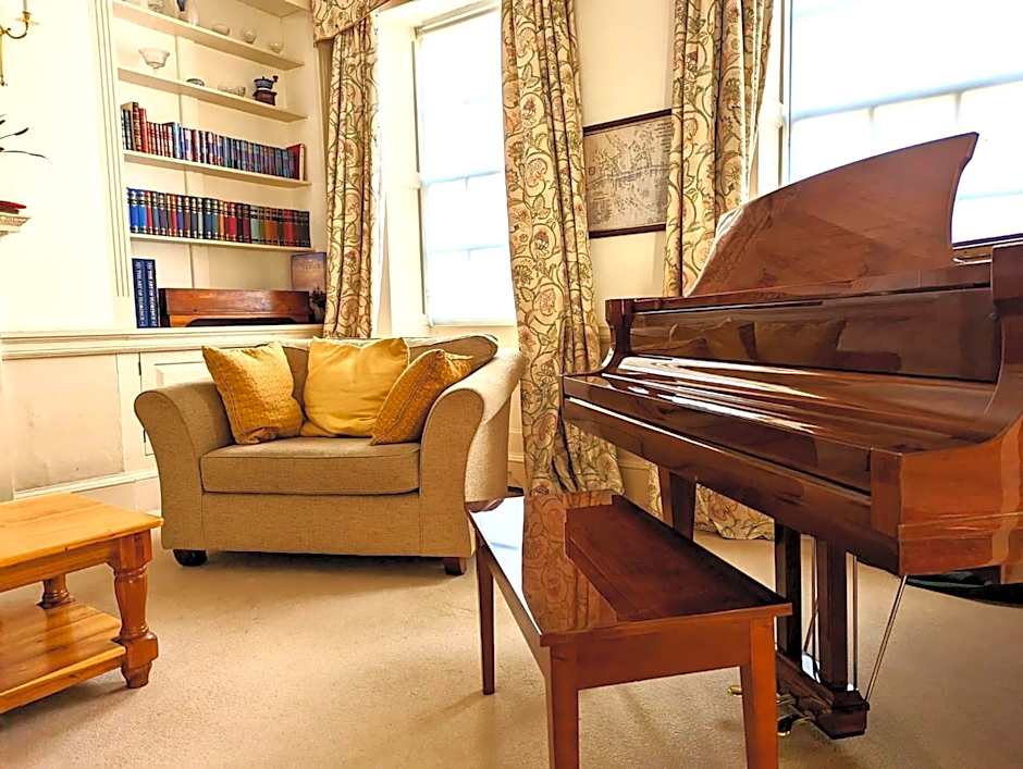 East Pallant Bed and Breakfast, Located in Large Georgian Townhouse in Central Chichester
