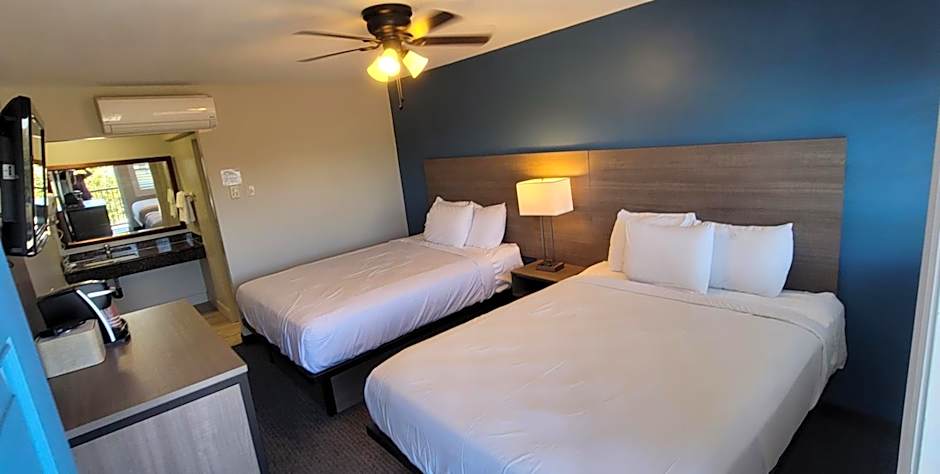 Beachwalker Inn & Suites