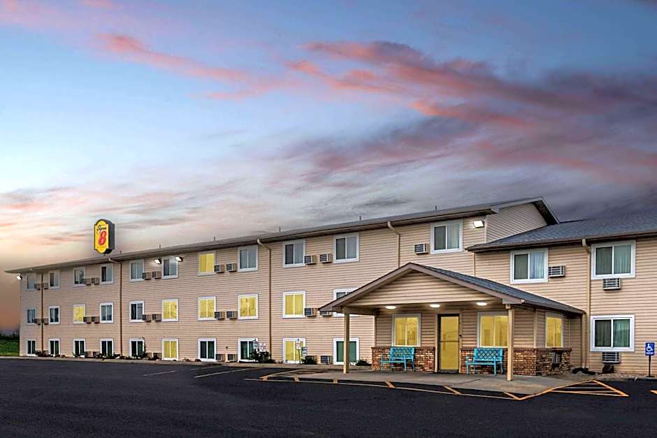 Super 8 by Wyndham Council Bluffs IA Omaha NE Area