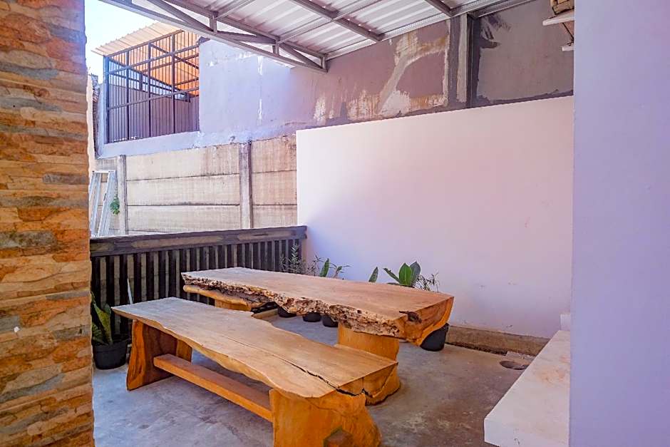 RedDoorz near Majapahit Semarang