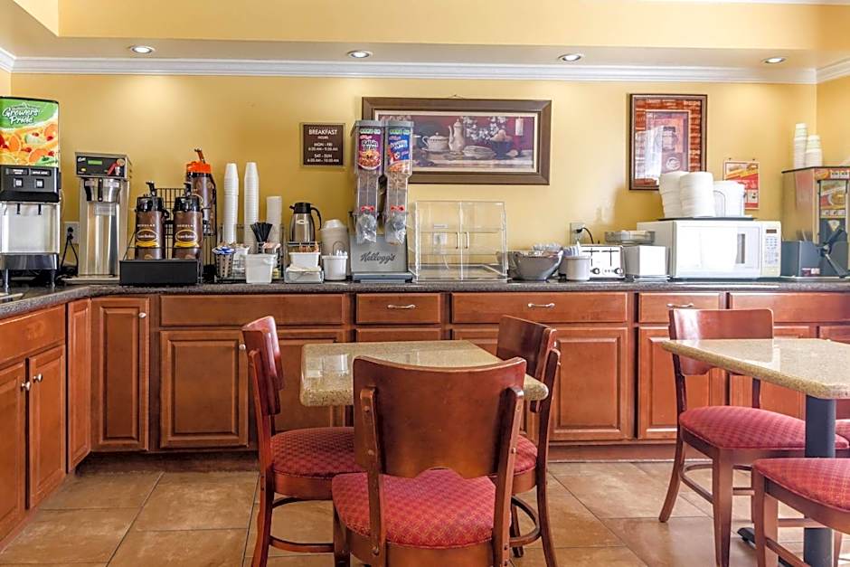 Rodeway Inn & Suites Jacksonville near Camp Lejeune