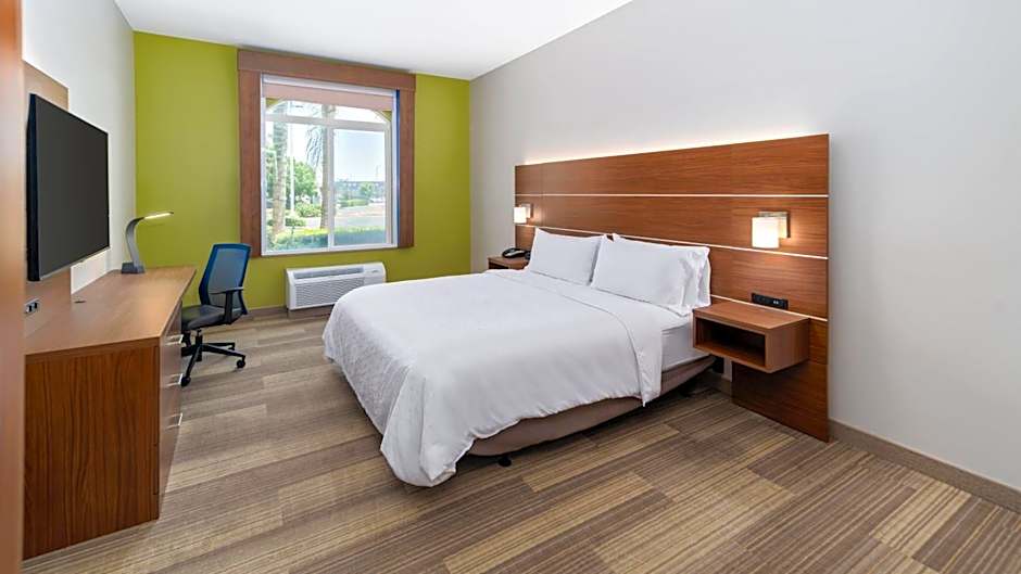 Holiday Inn Express Hotel & Suites Dinuba West By IHG