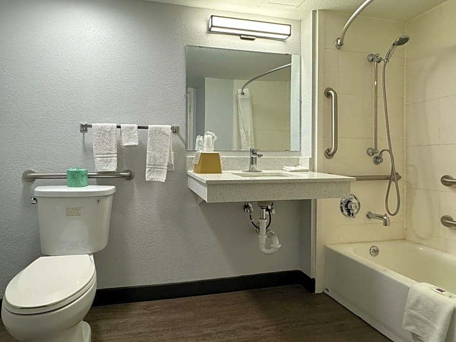 Motel 6 Huntsville AL University Dr.