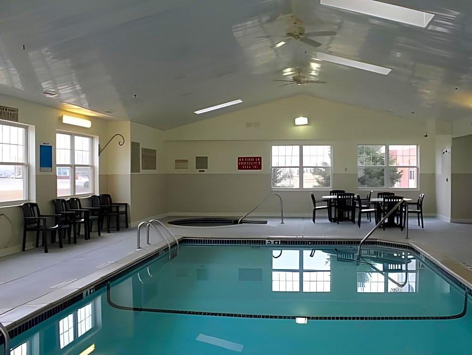 Country Inn & Suites by Radisson, Dundee, MI
