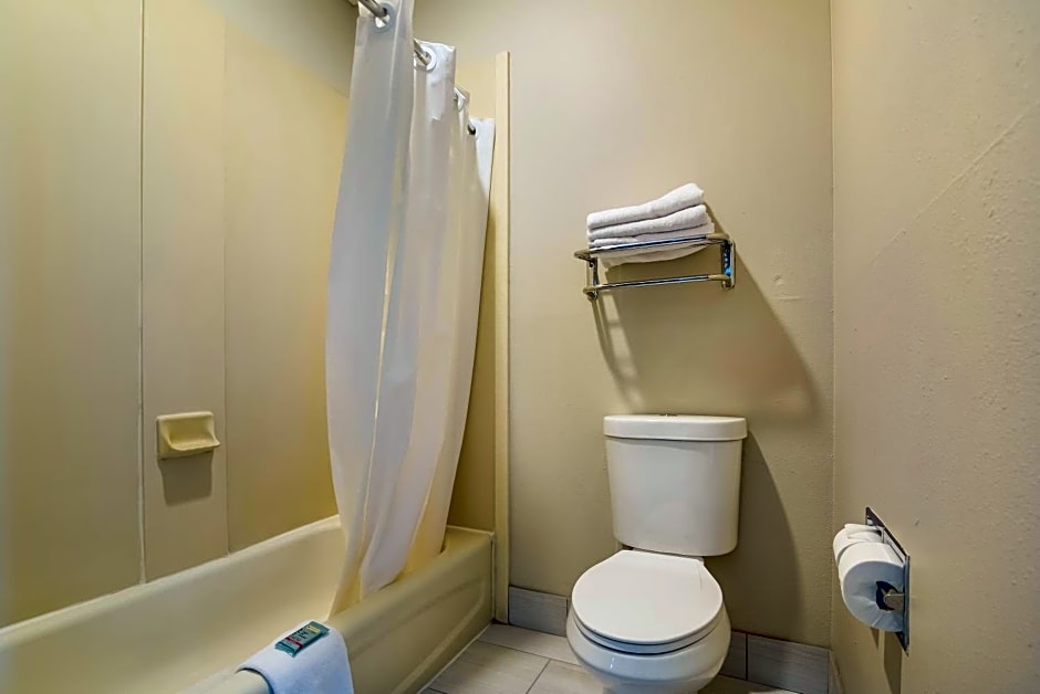 SureStay Plus Hotel by Best Western Topeka Northwest