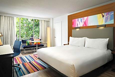 King Room with Roll-In Shower - Mobility Access/Hearing Accessible