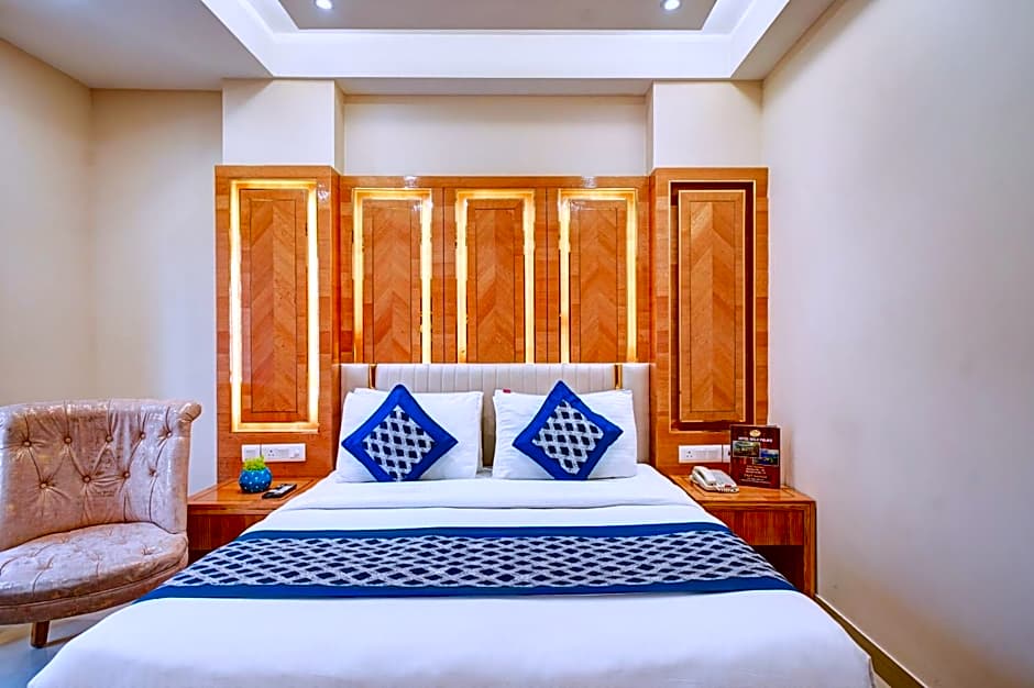 Hotel Gold Palace - 03 Mins Walk From New Delhi Railway Station