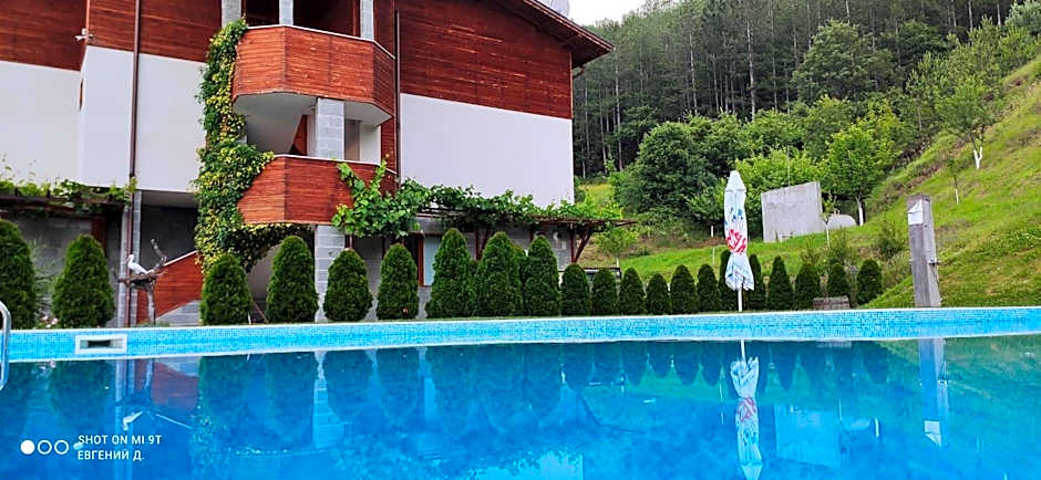 Alpine Garden Hotel (Trayanovi Dvori)
