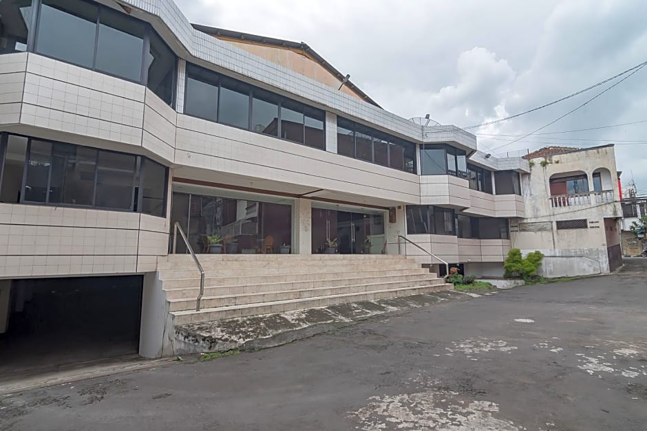 RedDoorz near Sukabumi Station 2