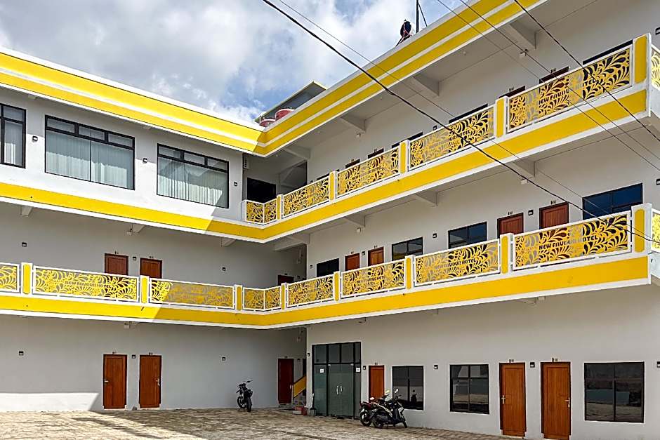 RedDoorz Plus @ New Favour Hotel Gunung Dempo