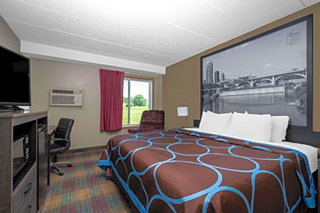 Queen Room - Non-Smoking