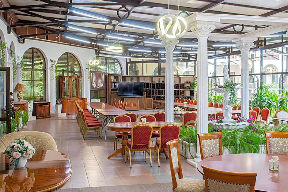 Estreya Residence Hotel and SPA