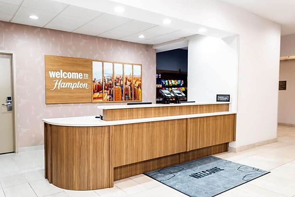 Hampton Inn & Suites Addison