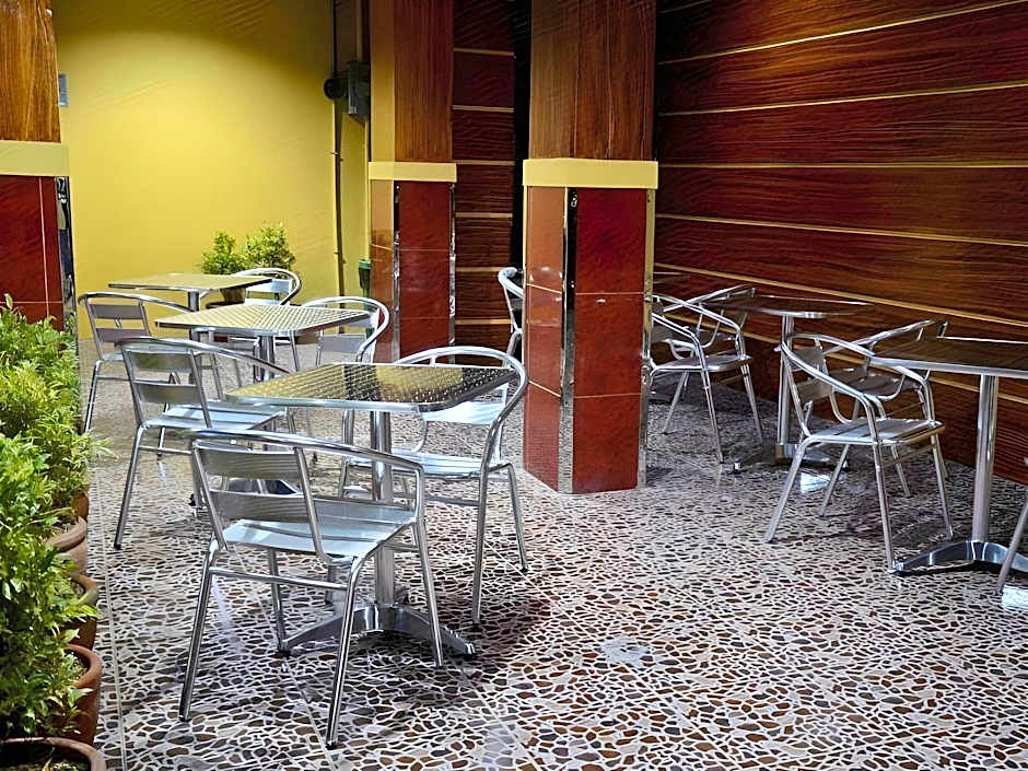La Galleon Suites Hotel