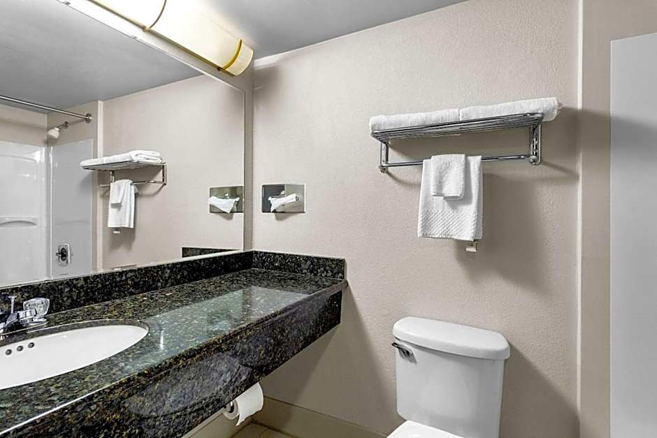 Quality Inn & Suites Altoona