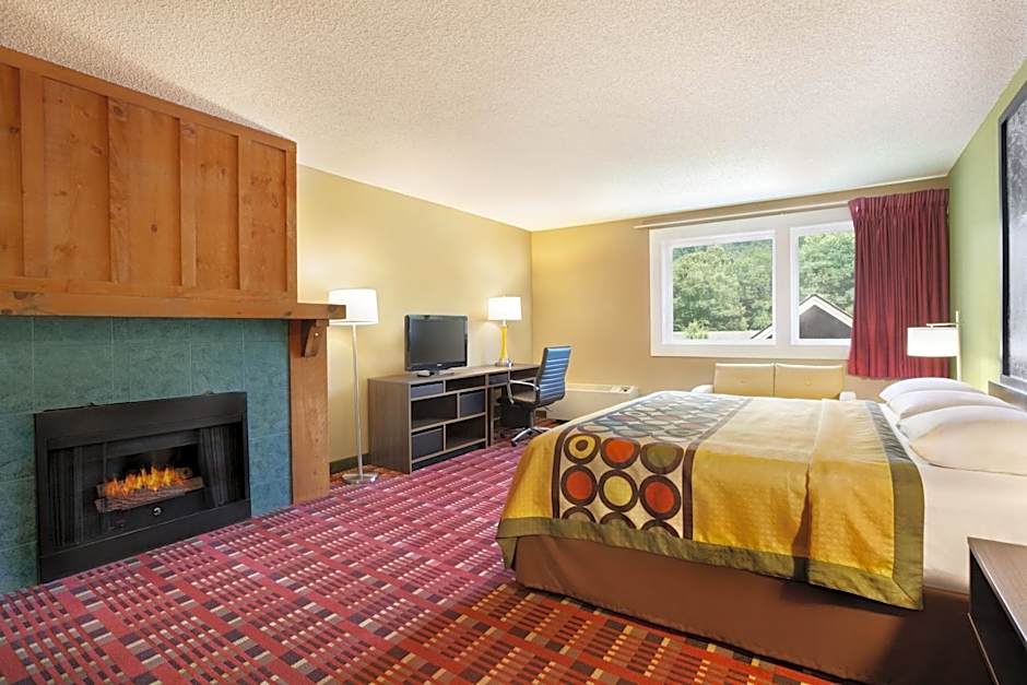 Super 8 by Wyndham Cherokee