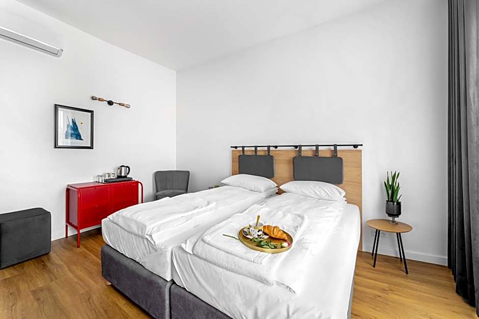 Apart House, Tylna 20