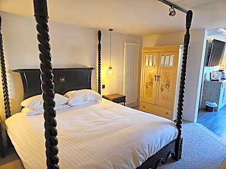 Suite with Garden View