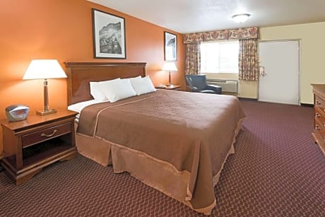 King Room - Mobility and Hearing Impaired Access/Non-Smoking