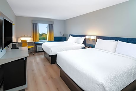 Corner Queen Room with Two Queen Beds - Non-Smoking