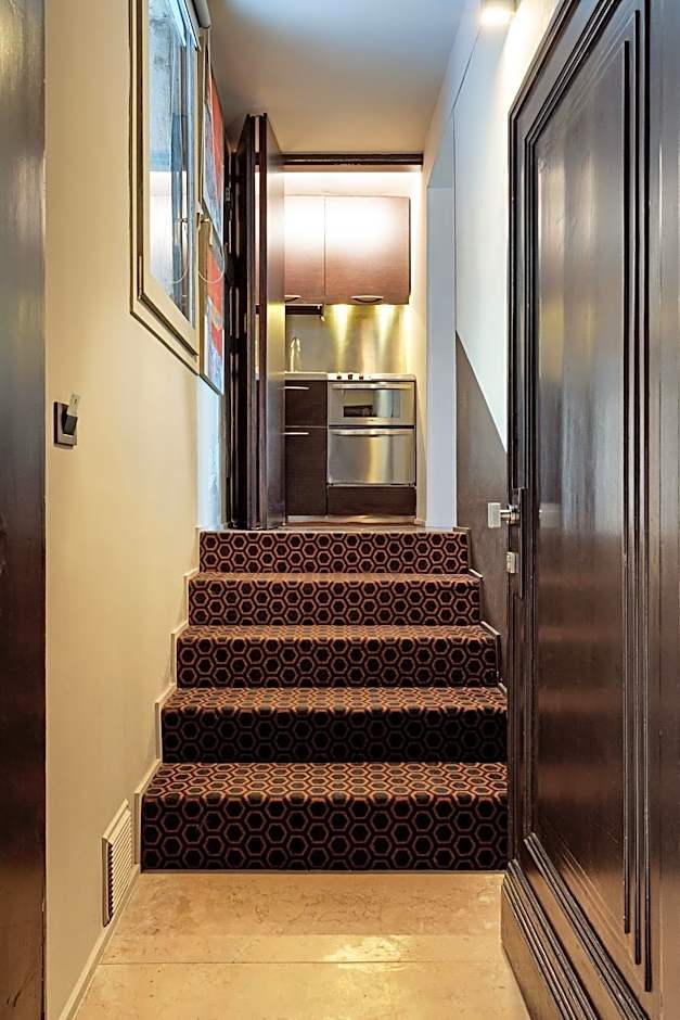 Charming House Iqs