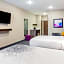 La Quinta Inn & Suites by Wyndham San Antonio Alamo City