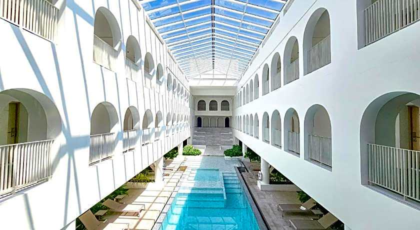 Away Bangkok Riverside Kene