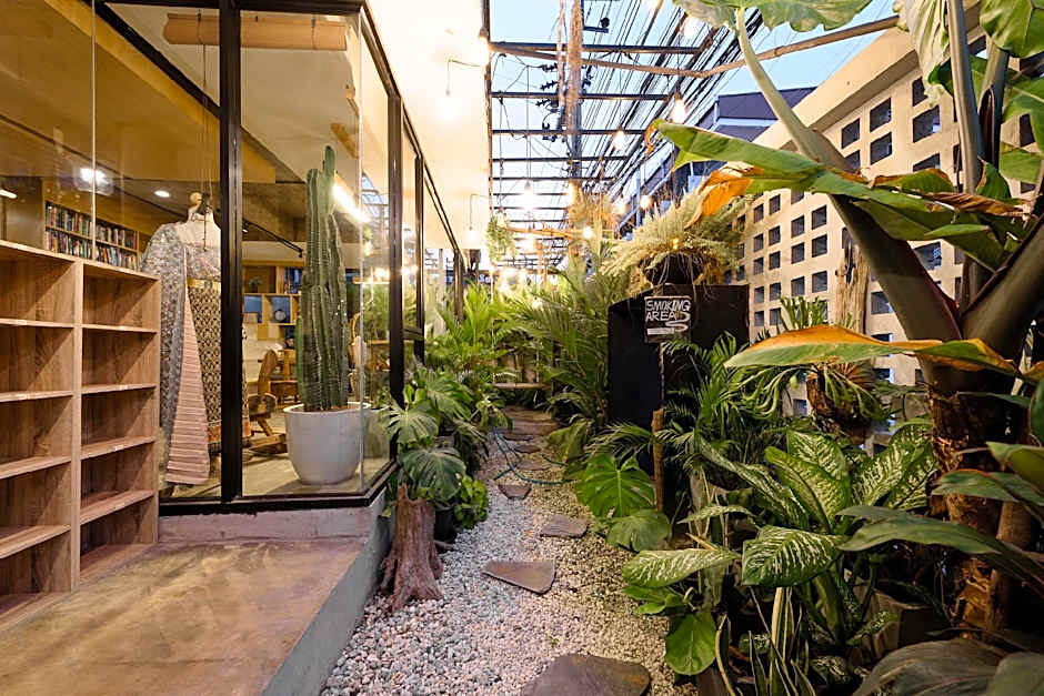 YOLO Bangkok Boutique Hotel