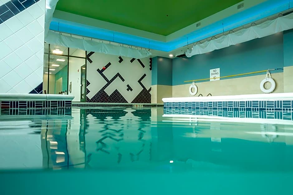 Holiday Inn Express & Suites VA Beach Oceanfront, an IHG Hotel