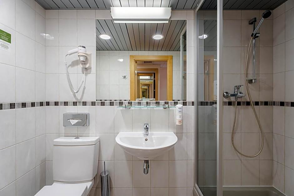 Riga Islande Hotel with FREE Parking