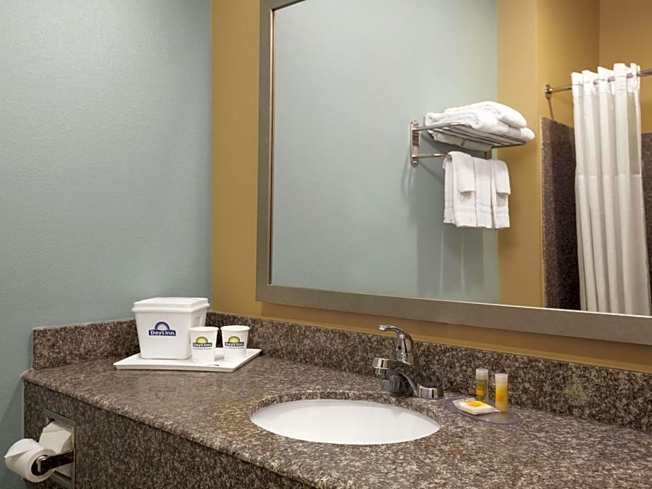 Days Inn & Suites by Wyndham Gonzales
