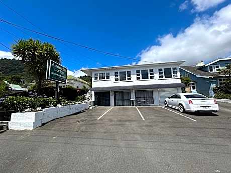 Admirals Lodge