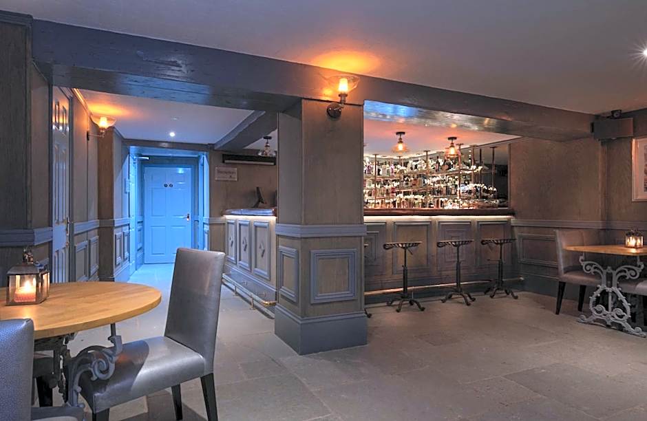 Twenty Hotel and Bar