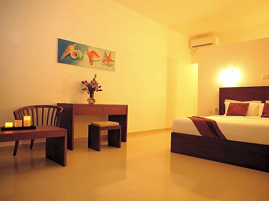 Whispering Palms Hotel
