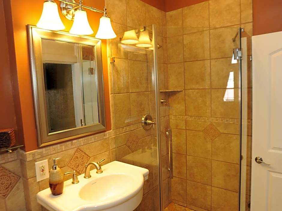 Hamilton House Inn