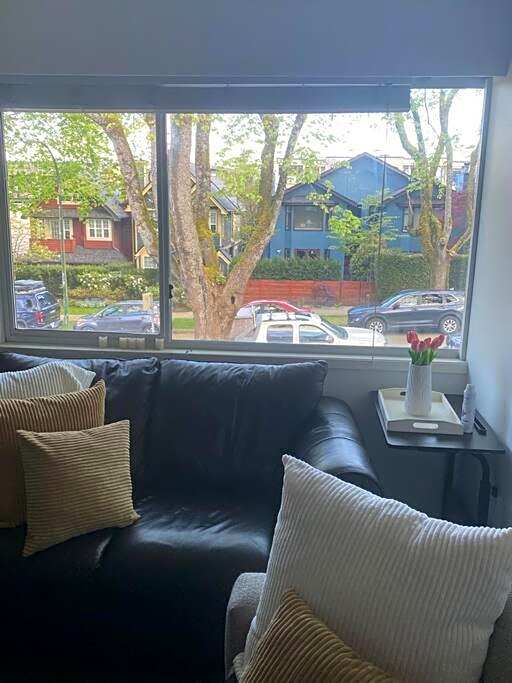 4 bedroom upper level Kits home