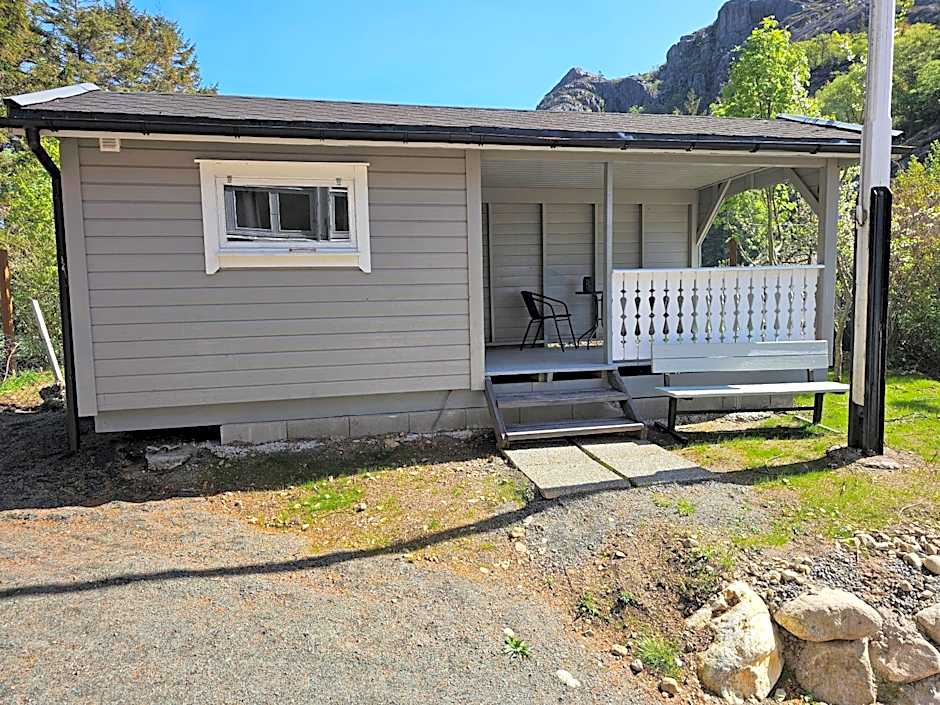 Brufjell Hostel & Parking