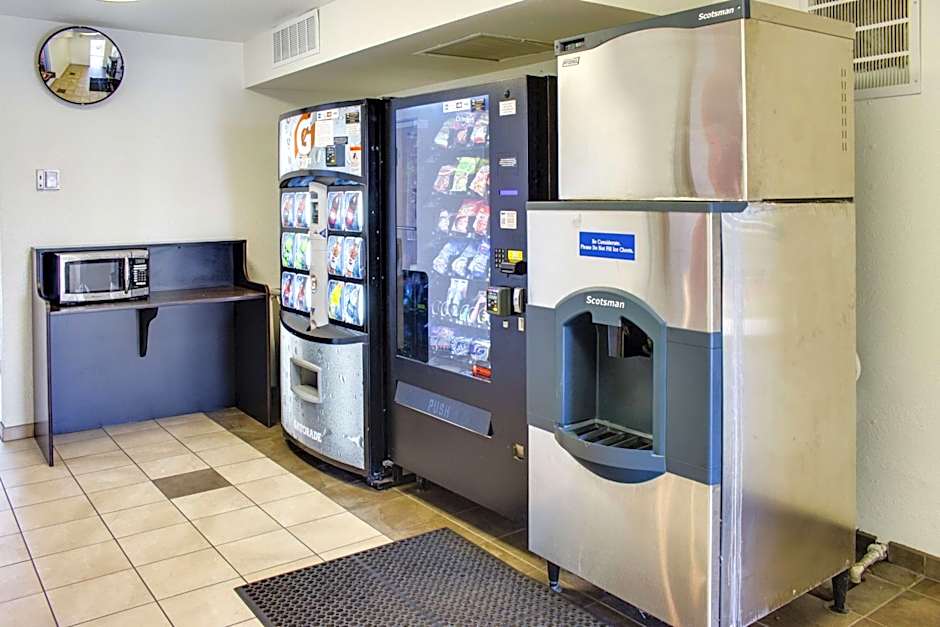 Motel 6-Bakersfield, CA - South