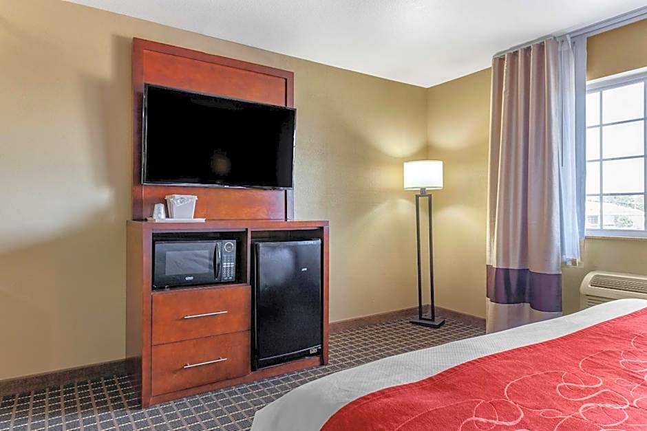 Comfort Suites Delavan - Lake Geneva Area