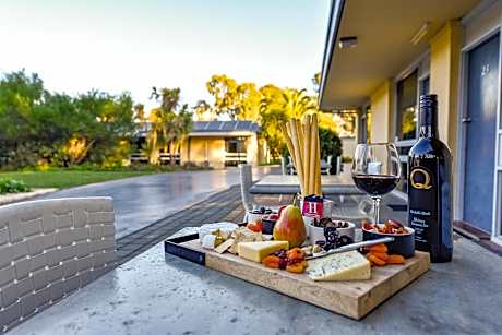 William Macintosh Motor Lodge